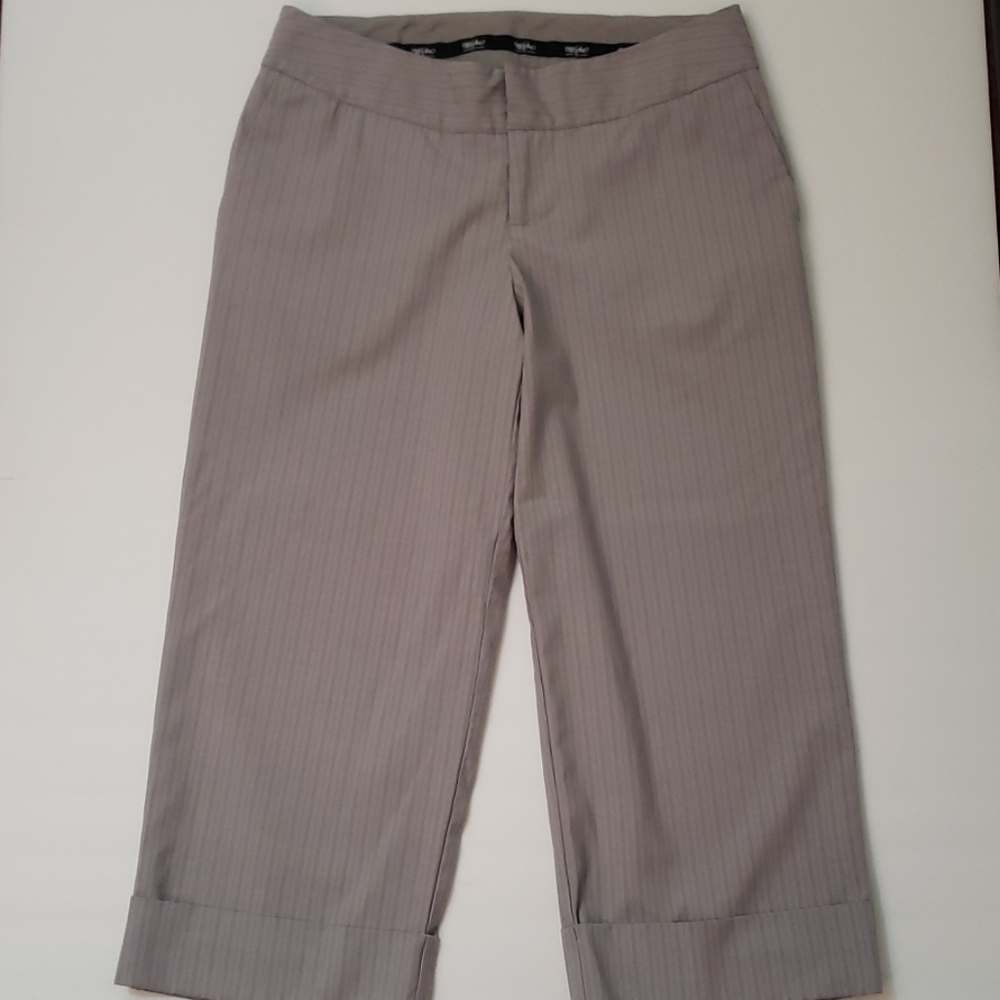 Sz 2 Mossimo Grey Striped Cuffed Capris